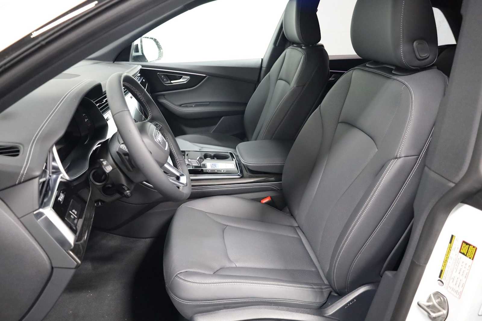 Thumbnail: 2026 Audi Q8 - 5