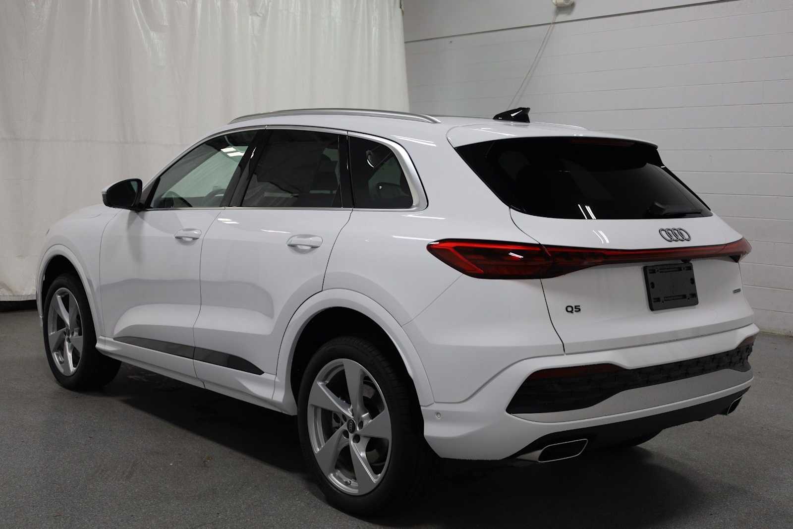 Thumbnail: 2025 Audi Q5 - 3