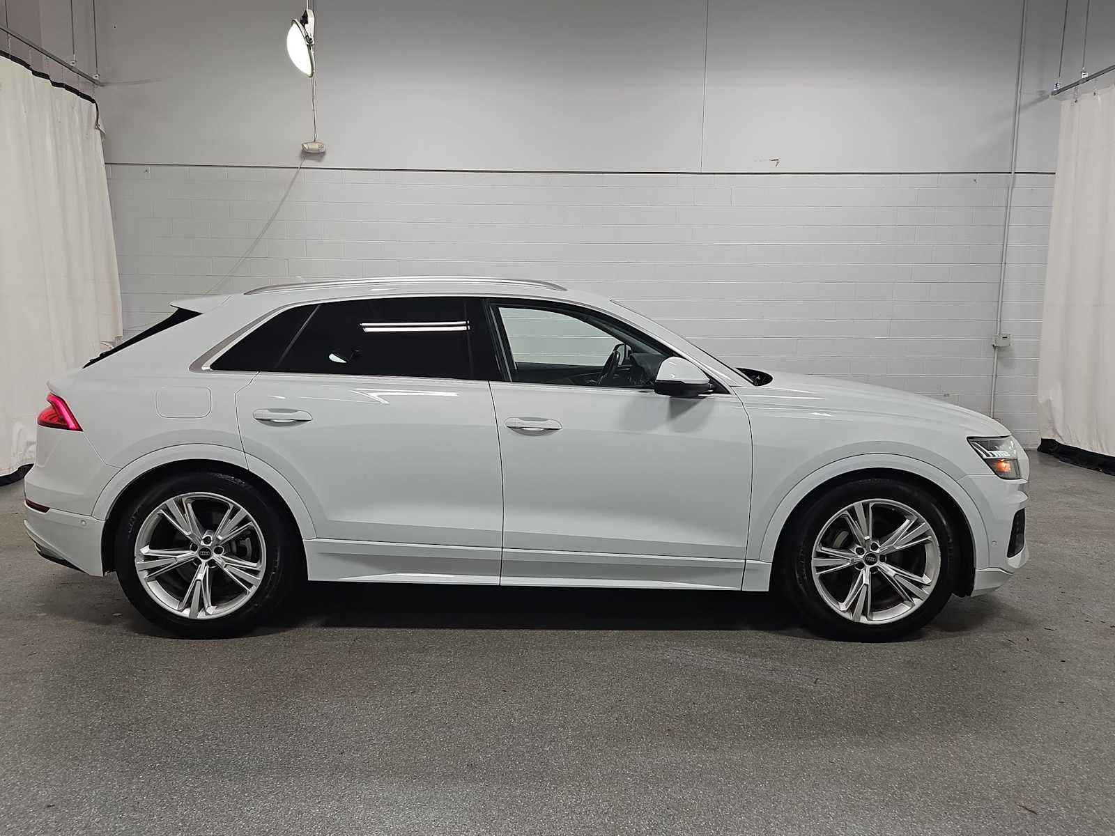 Thumbnail: 2023 Audi Q8 - 10