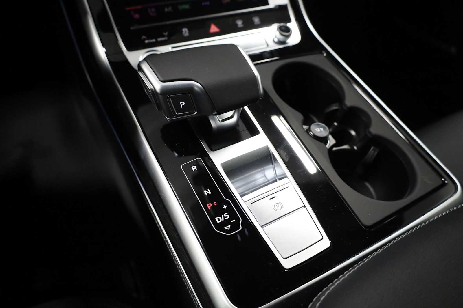 Thumbnail: 2026 Audi Q8 - 27