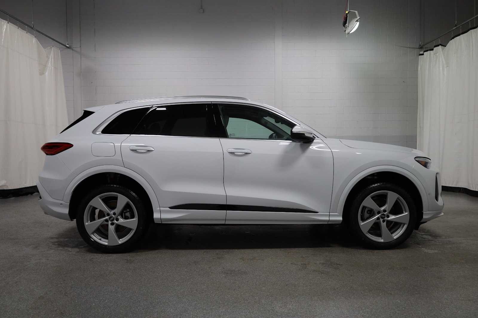 Thumbnail: 2026 Audi Q5 - 10