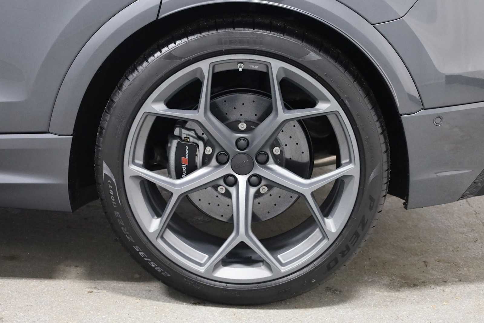 Thumbnail: 2026 Audi RS Q8 - 36