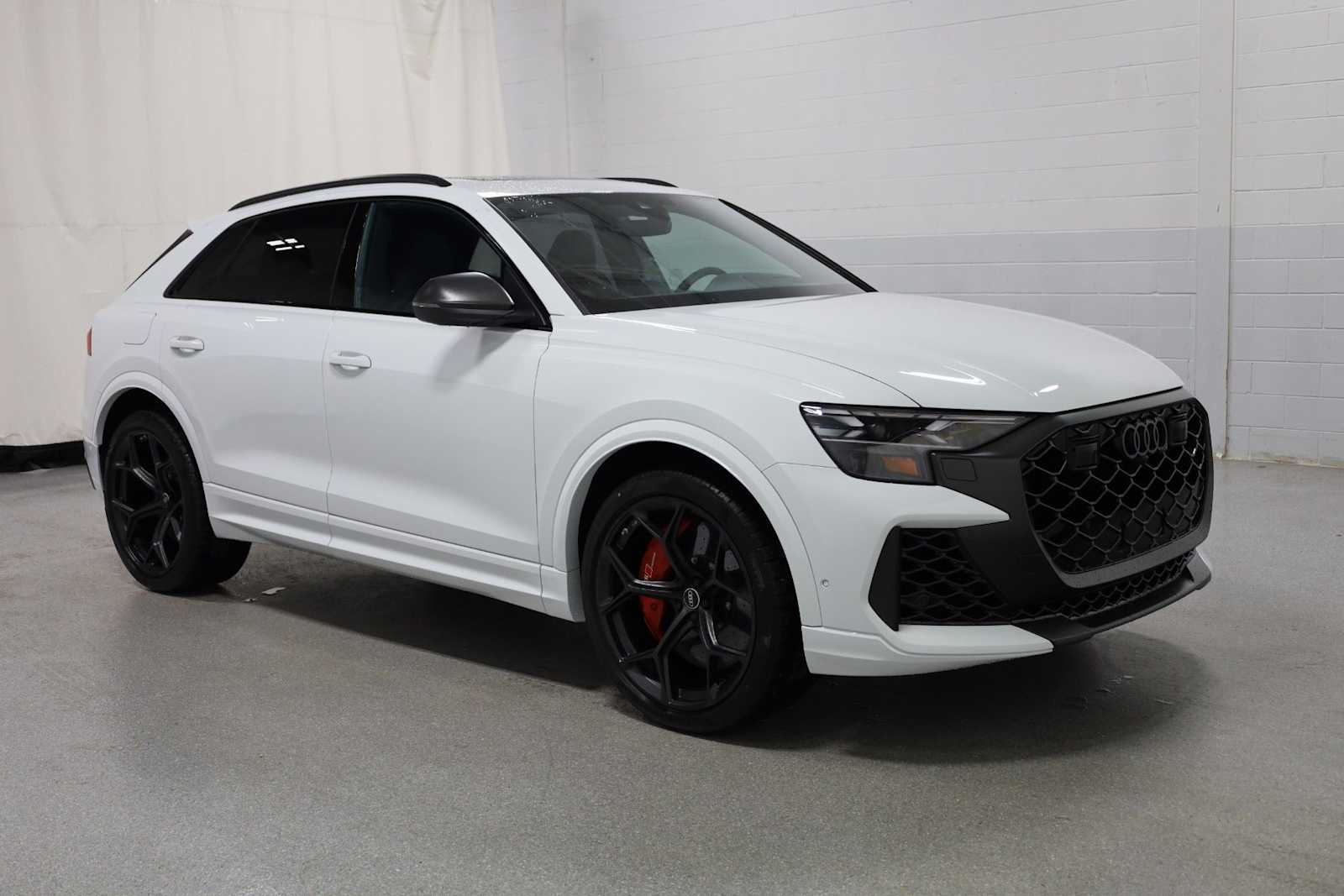 Thumbnail: 2026 Audi RS Q8 - 13