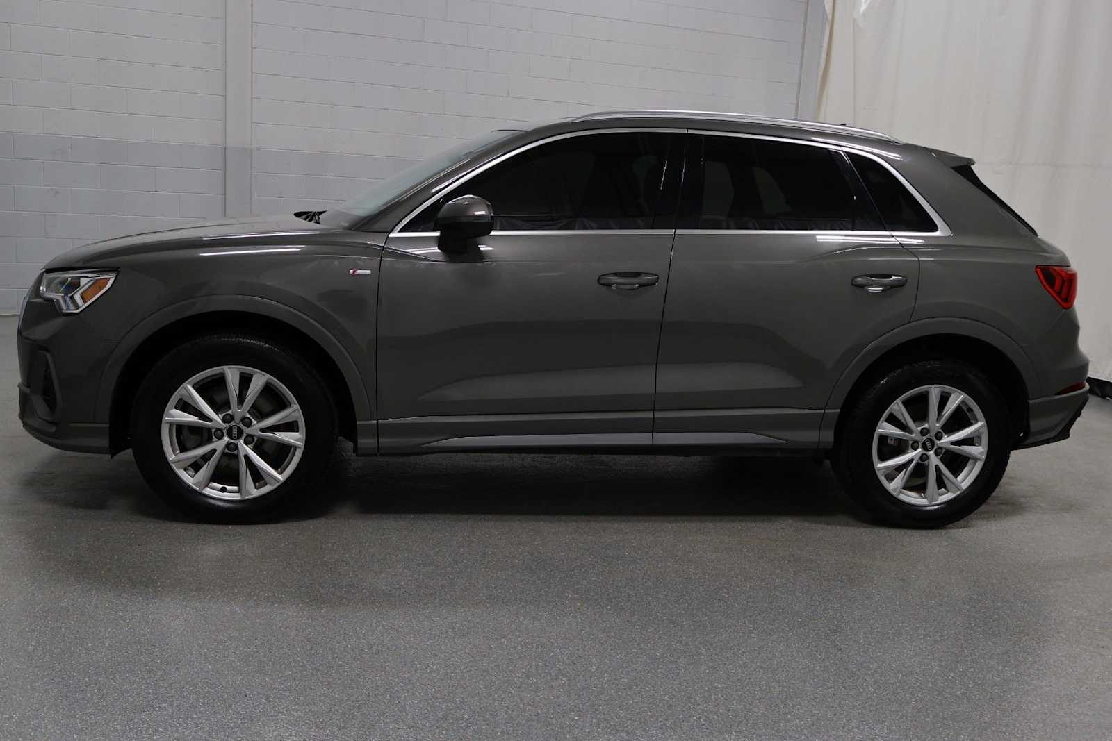 Thumbnail: 2023 Audi Q3 - 2