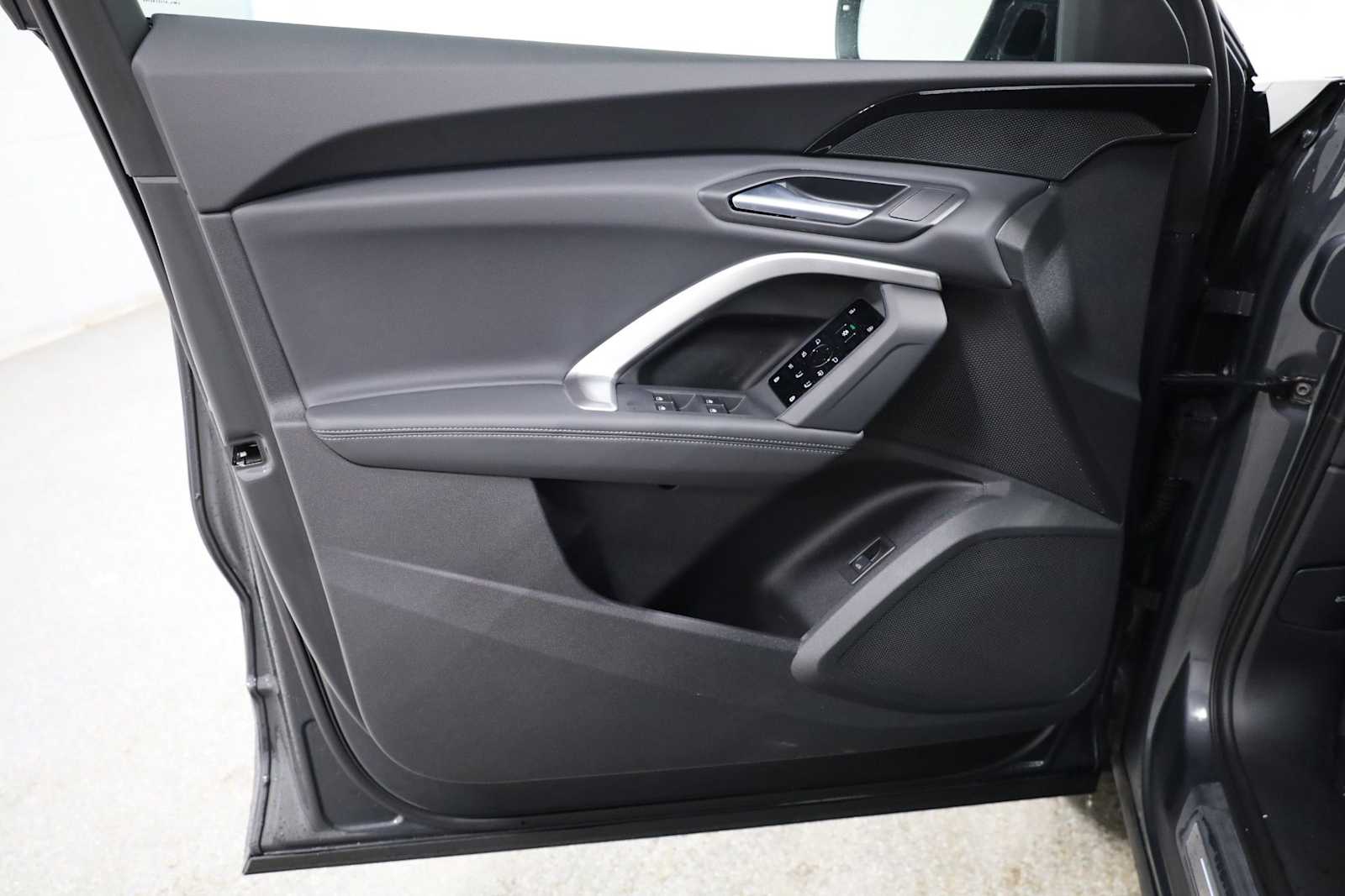 Thumbnail: 2025 Audi Q5 - 16