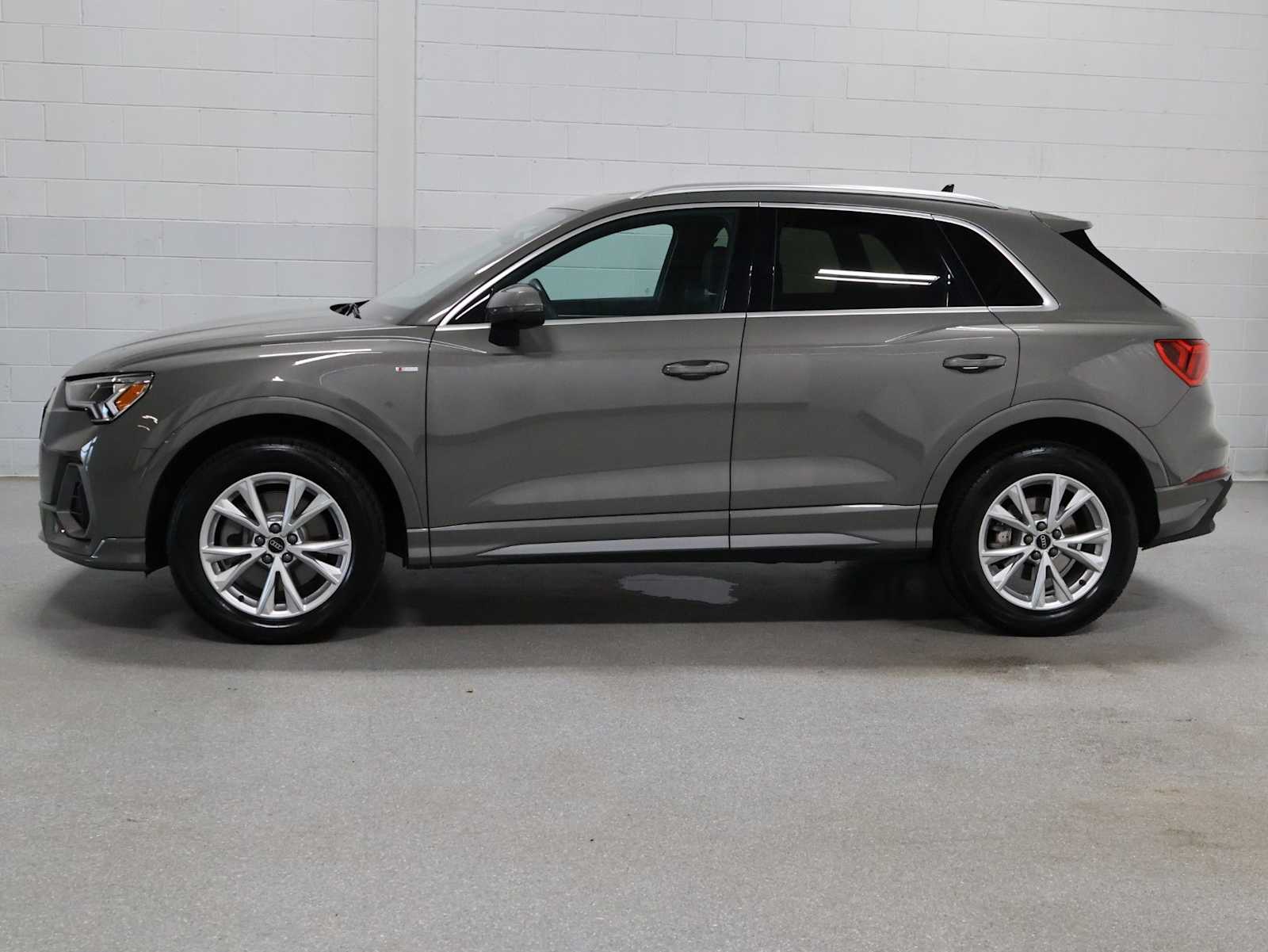 Thumbnail: 2023 Audi Q3 - 2