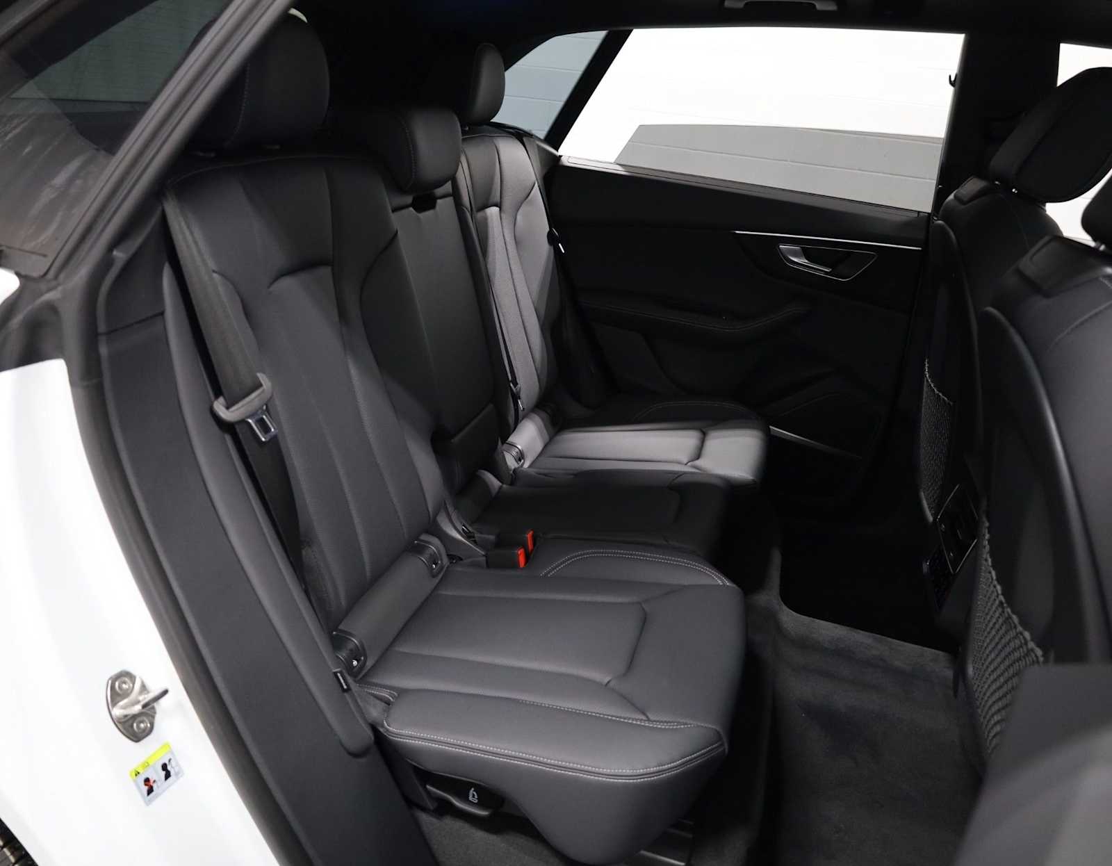 Thumbnail: 2026 Audi Q8 - 35