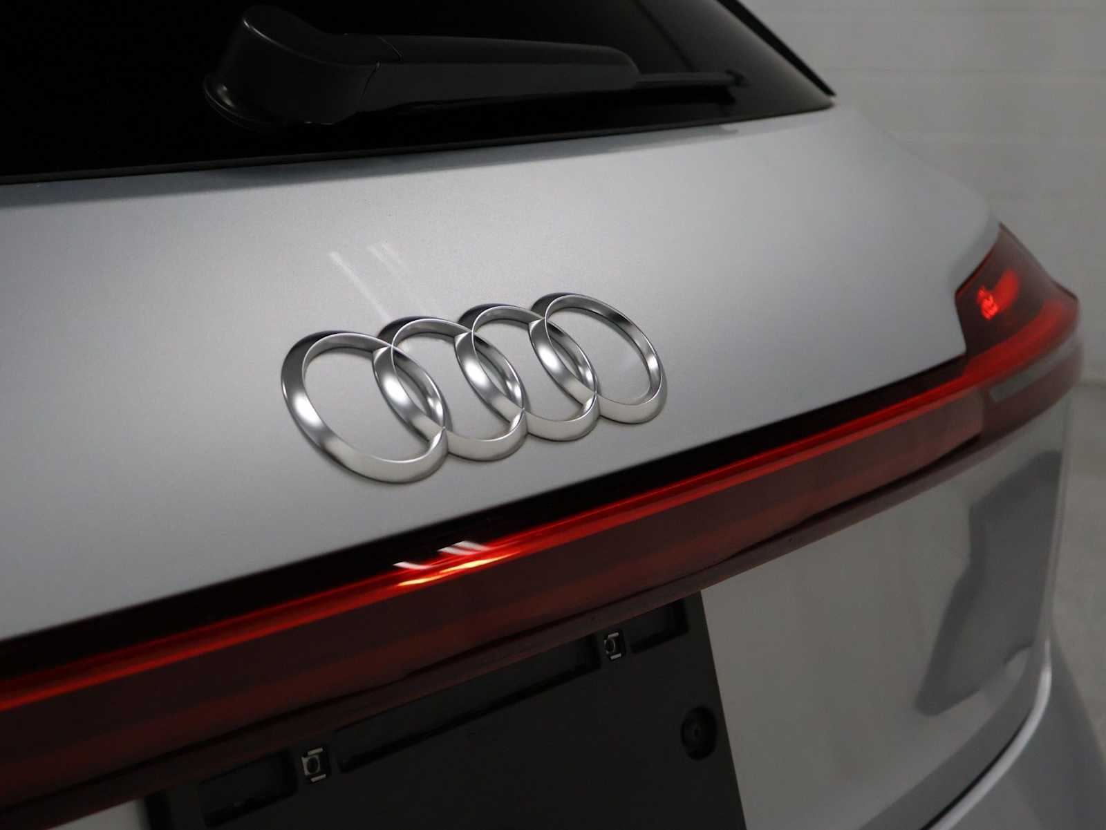 Thumbnail: 2019 Audi e-tron - 8