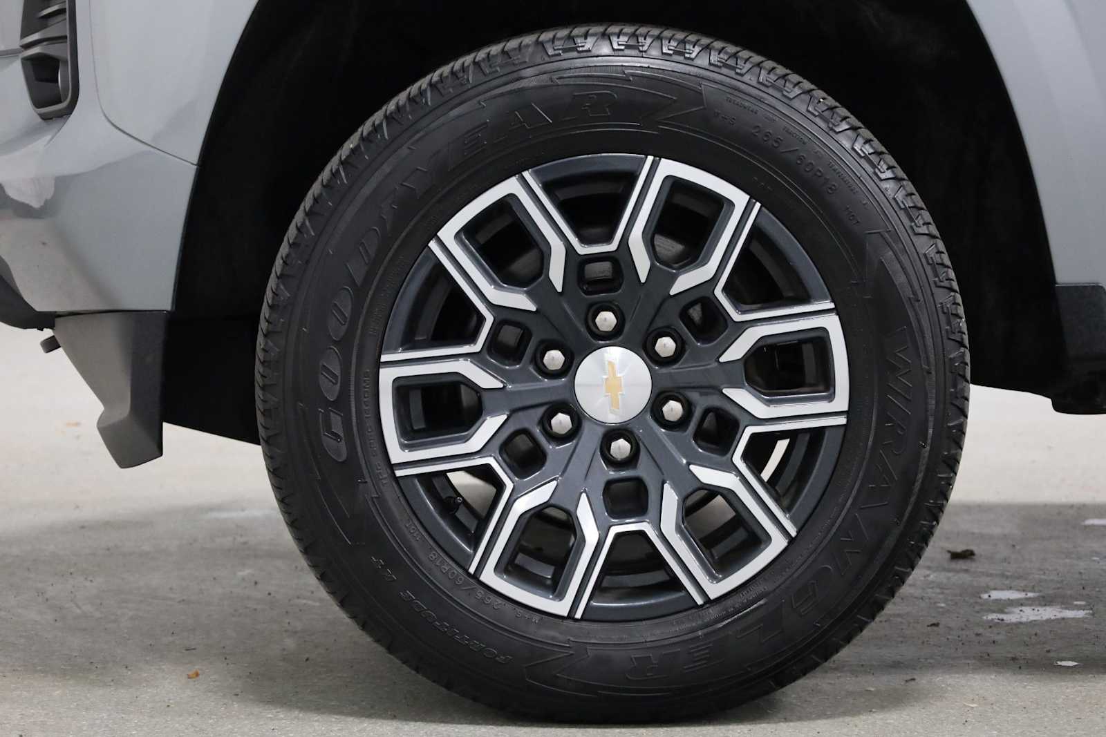 Thumbnail: 2023 Chevrolet Colorado - 12