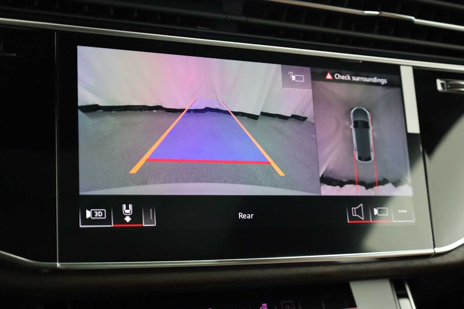 Thumbnail: 2026 Audi Q8 - 31