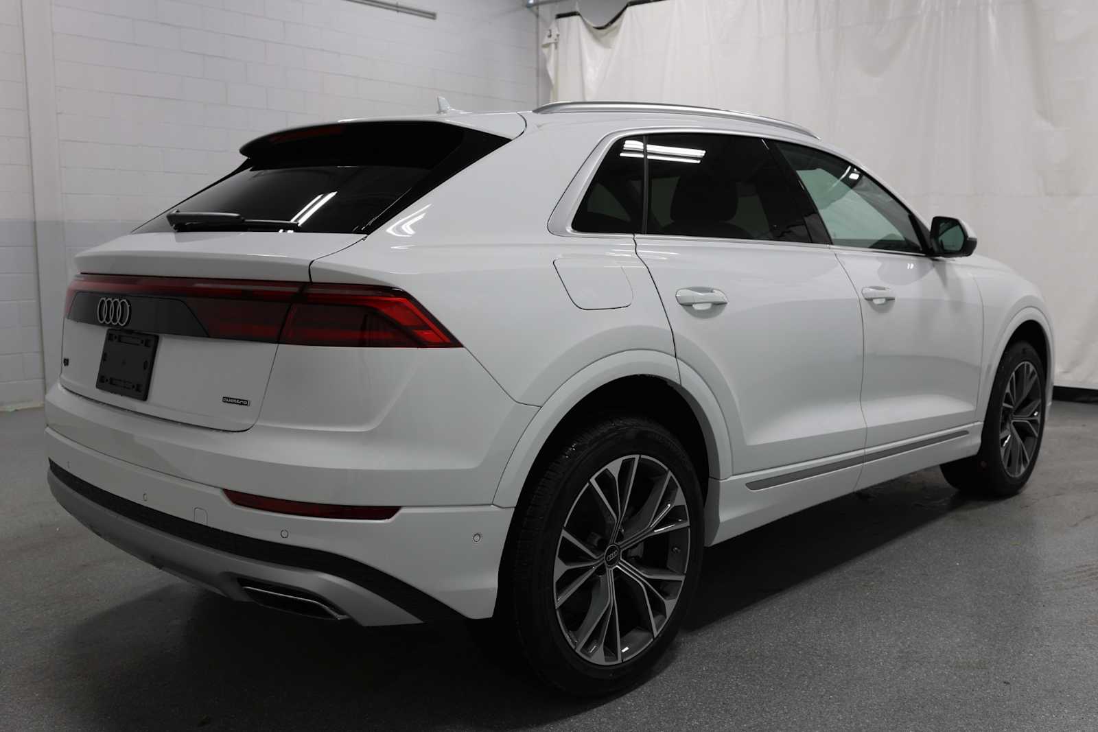 Thumbnail: 2025 Audi Q8 - 8