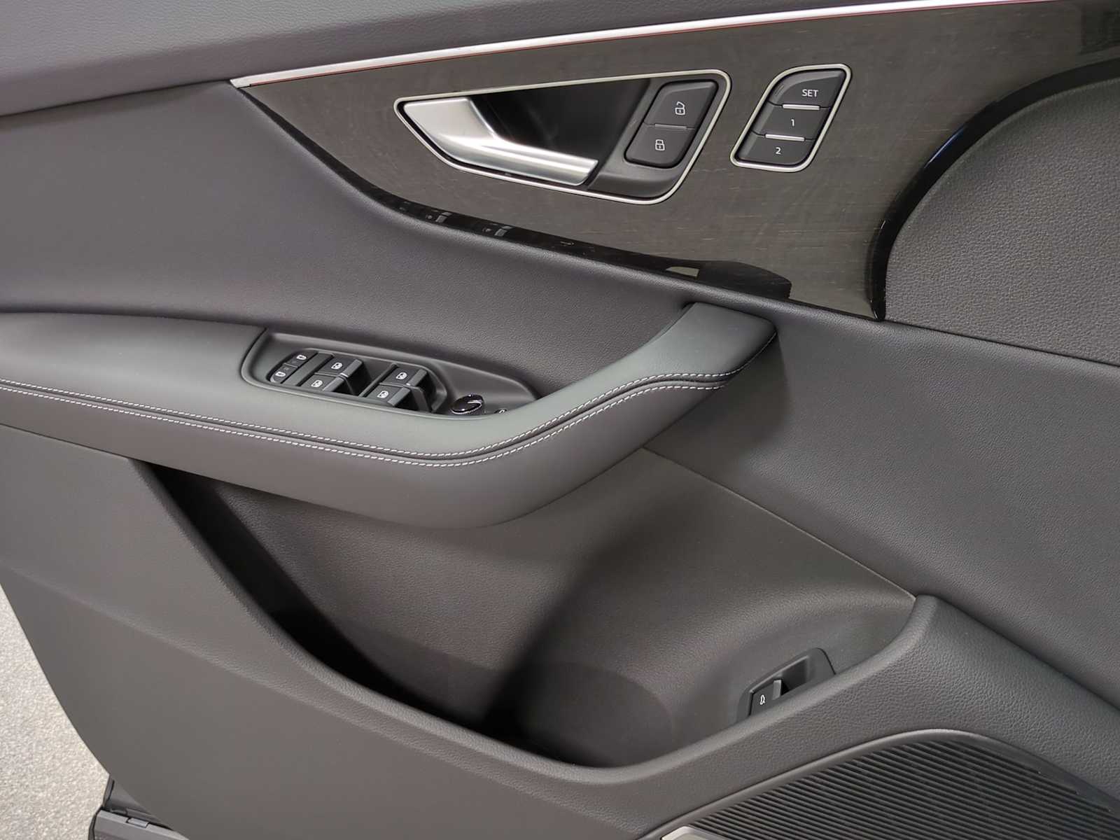 Thumbnail: 2026 Audi Q7 - 16