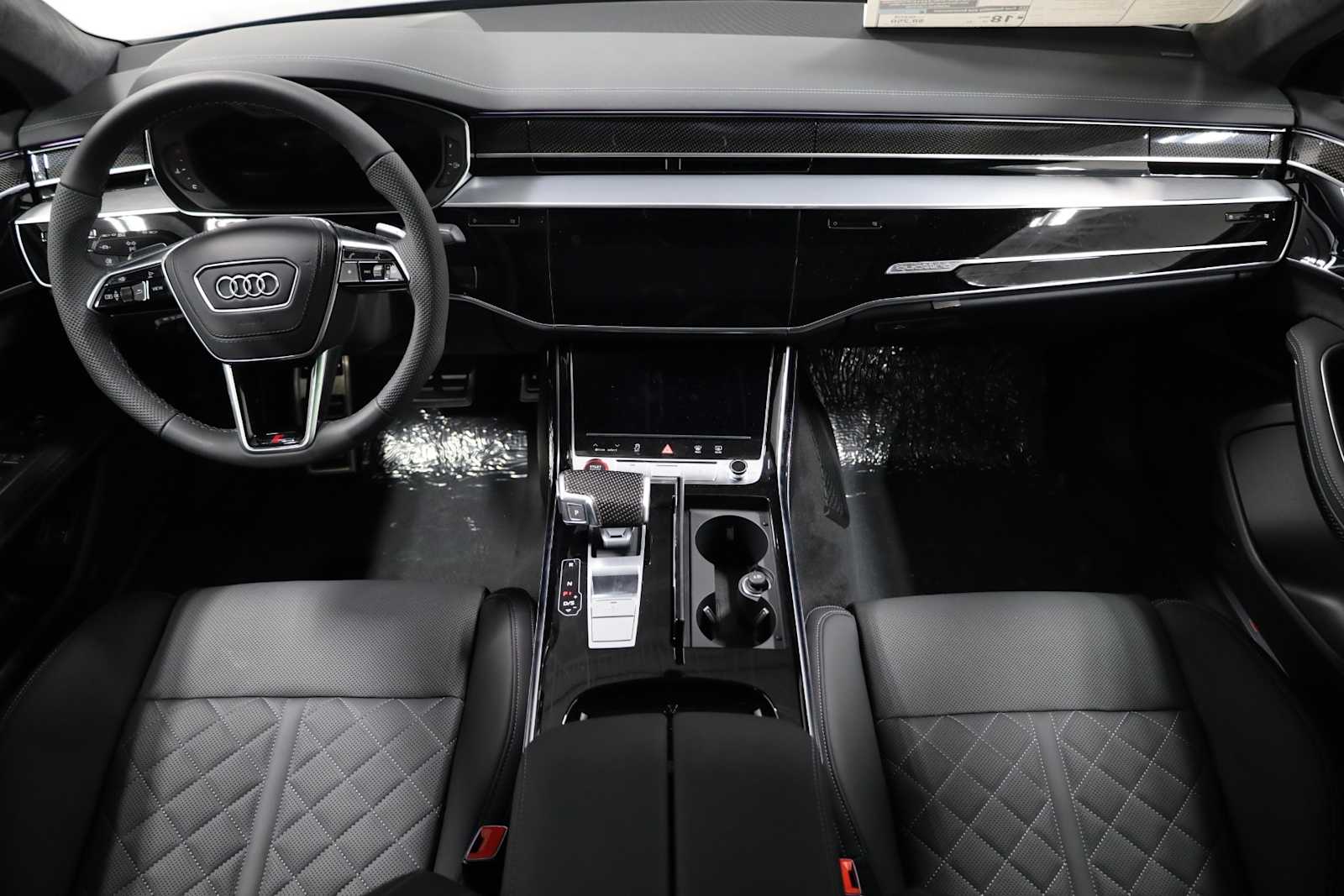Thumbnail: 2025 Audi S8 - 25