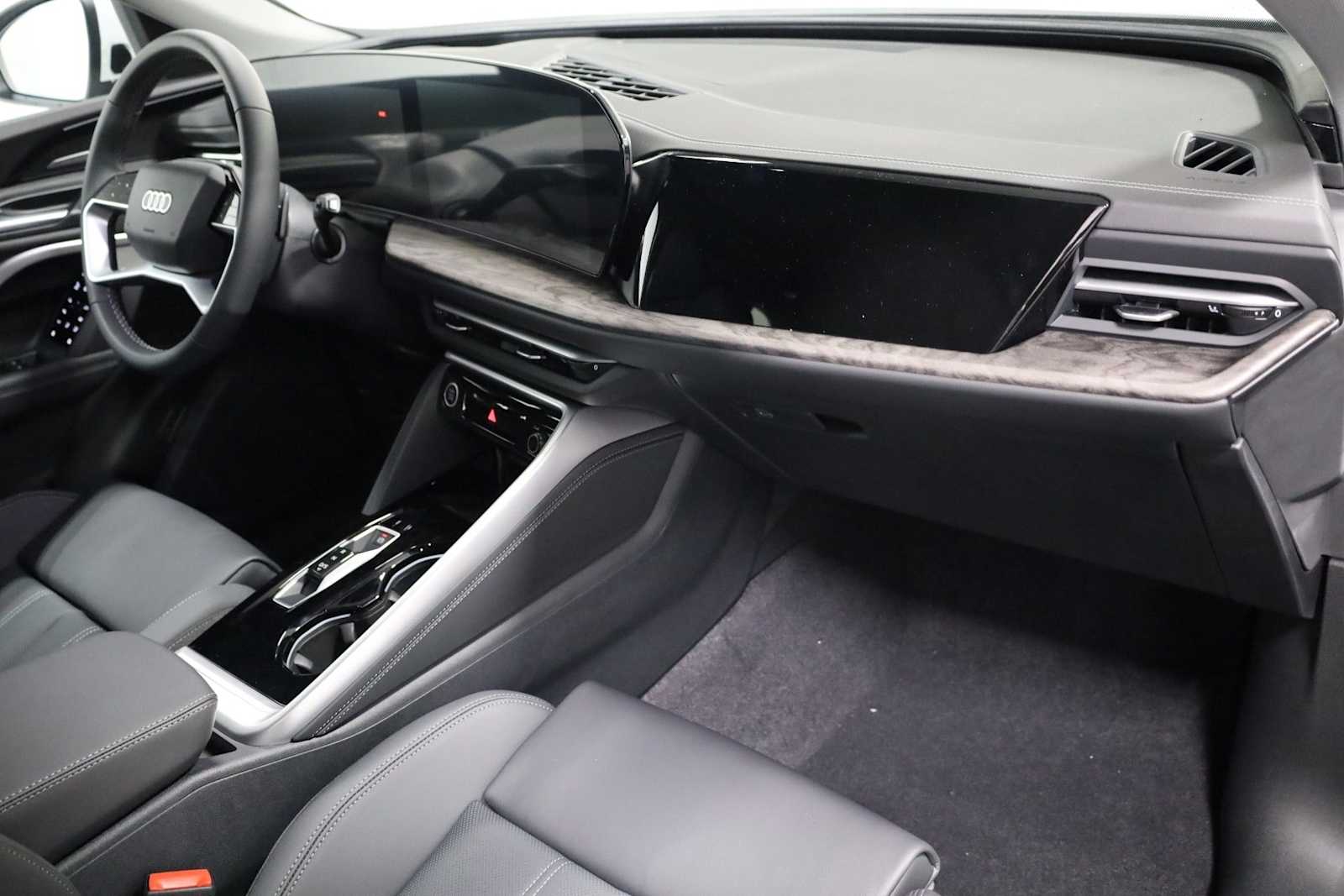 Thumbnail: 2025 Audi Q5 - 6