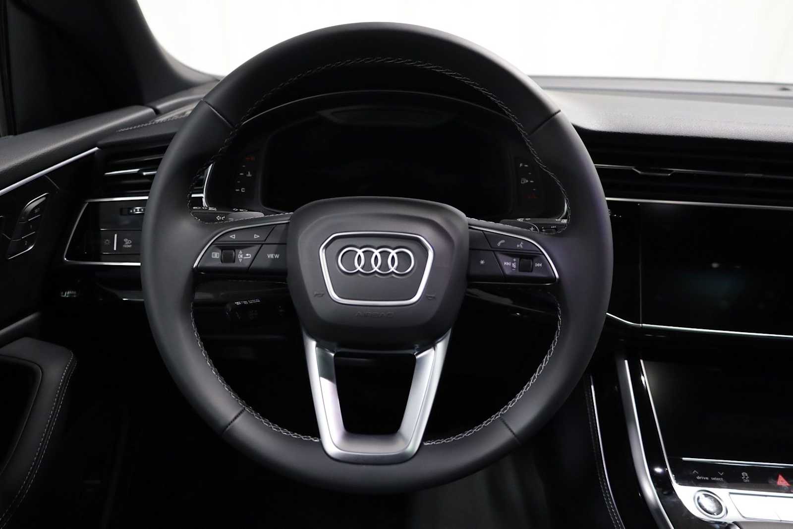 Thumbnail: 2026 Audi Q8 - 23