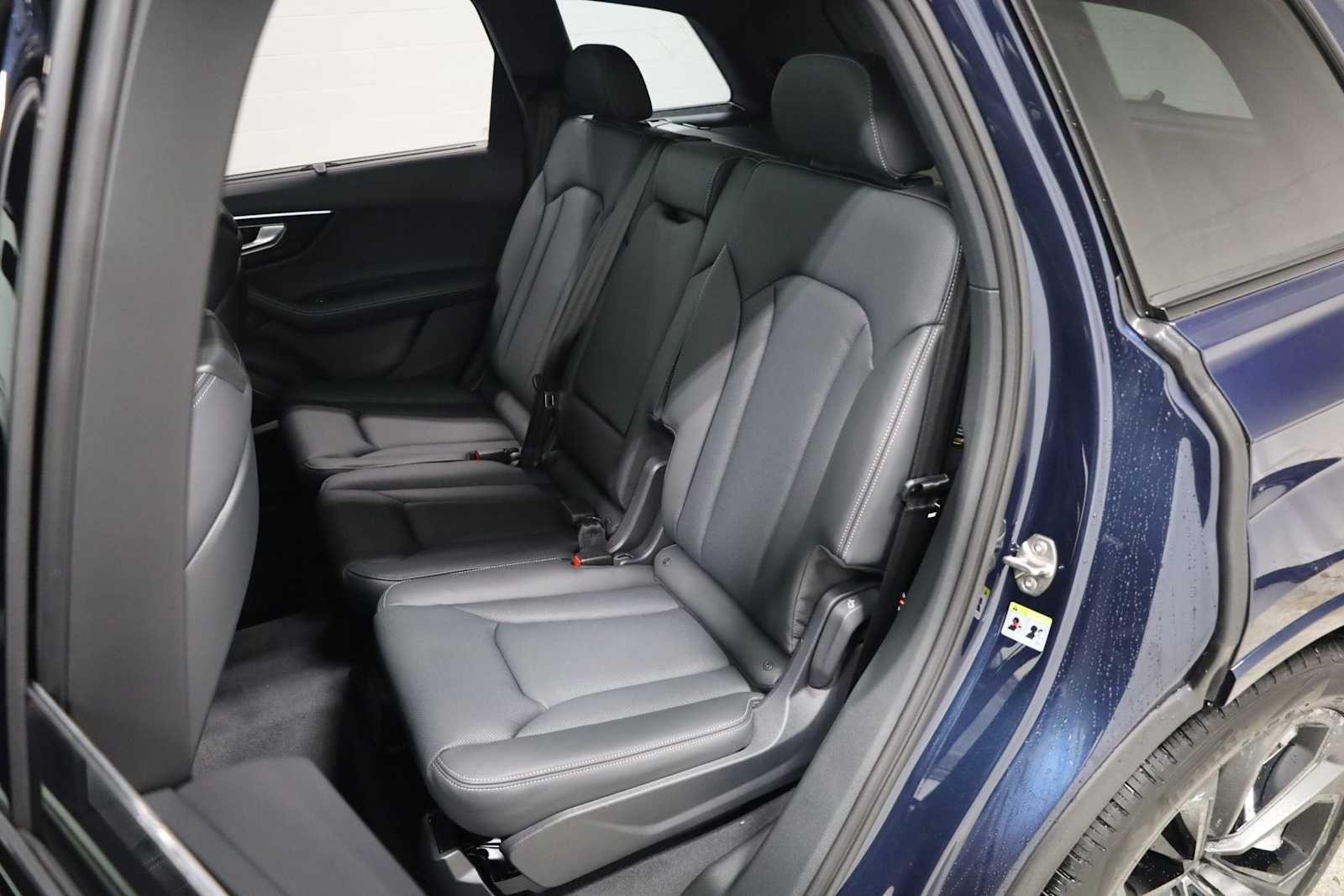 Thumbnail: 2026 Audi Q7 - 33