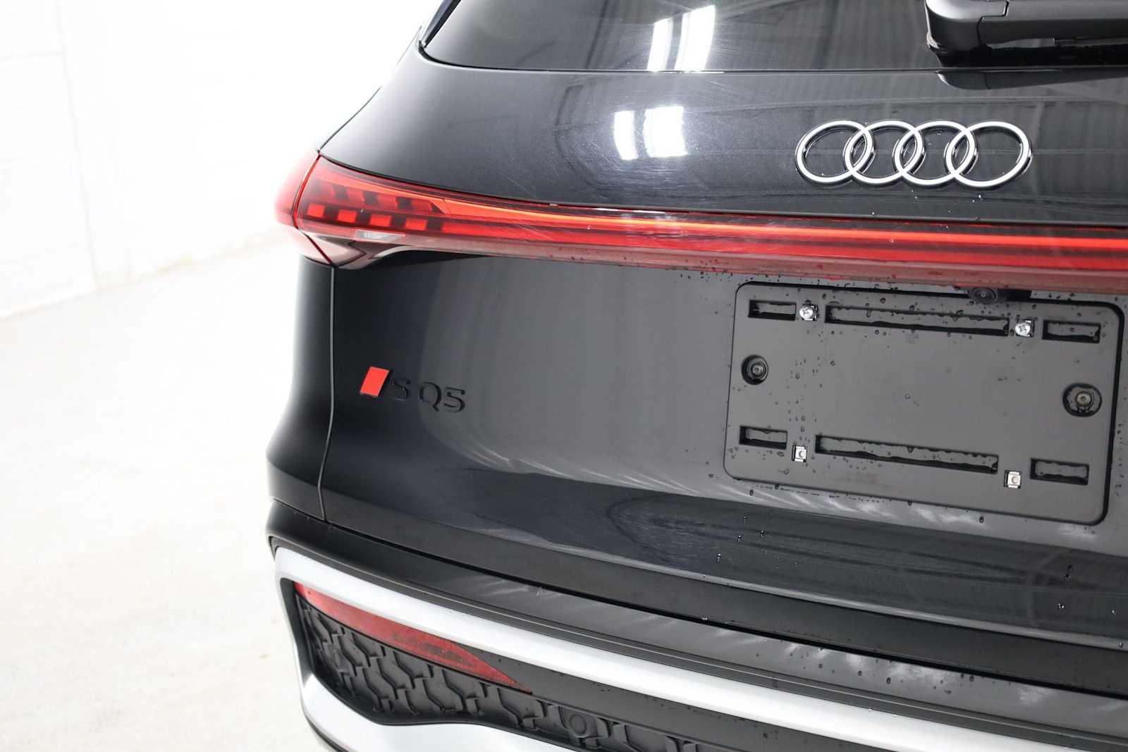 Thumbnail: 2025 Audi SQ5 - 8