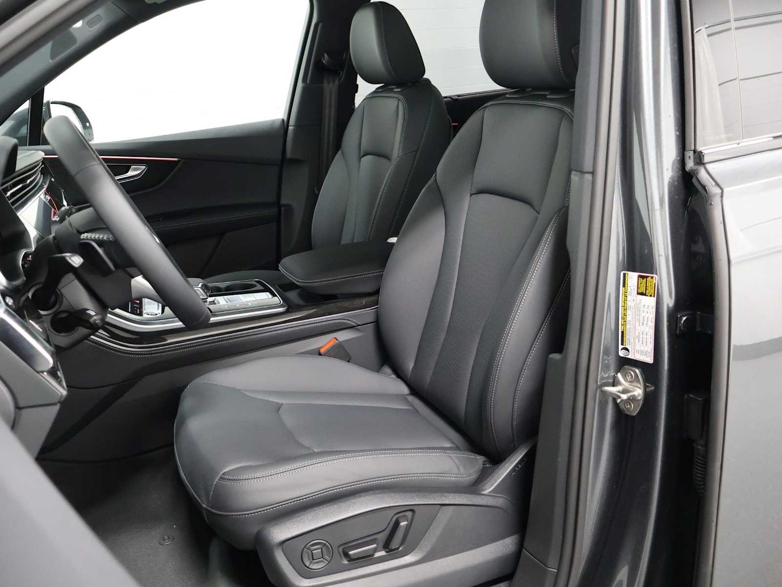 Thumbnail: 2026 Audi Q7 - 5