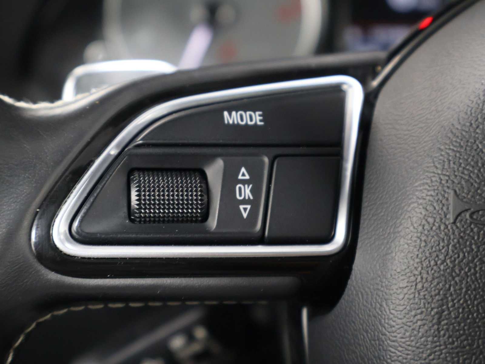 Thumbnail: 2016 Audi SQ5 - 25