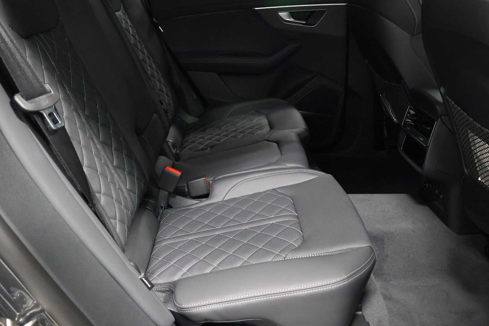 Thumbnail: 2026 Audi SQ8 - 35