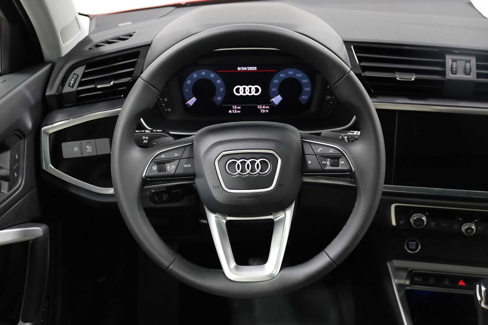 Thumbnail: 2025 Audi Q3 - 23