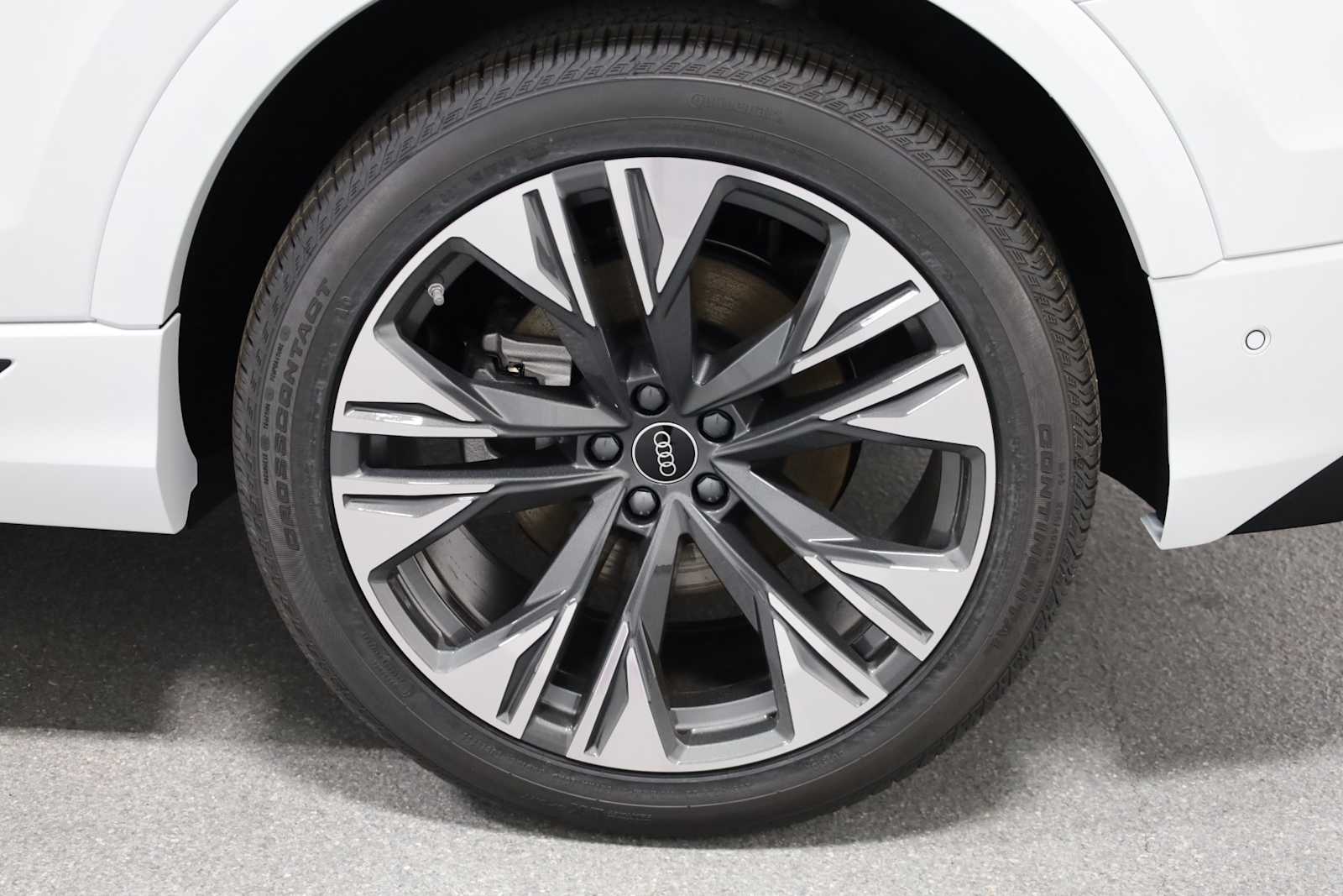 Thumbnail: 2026 Audi Q8 - 44