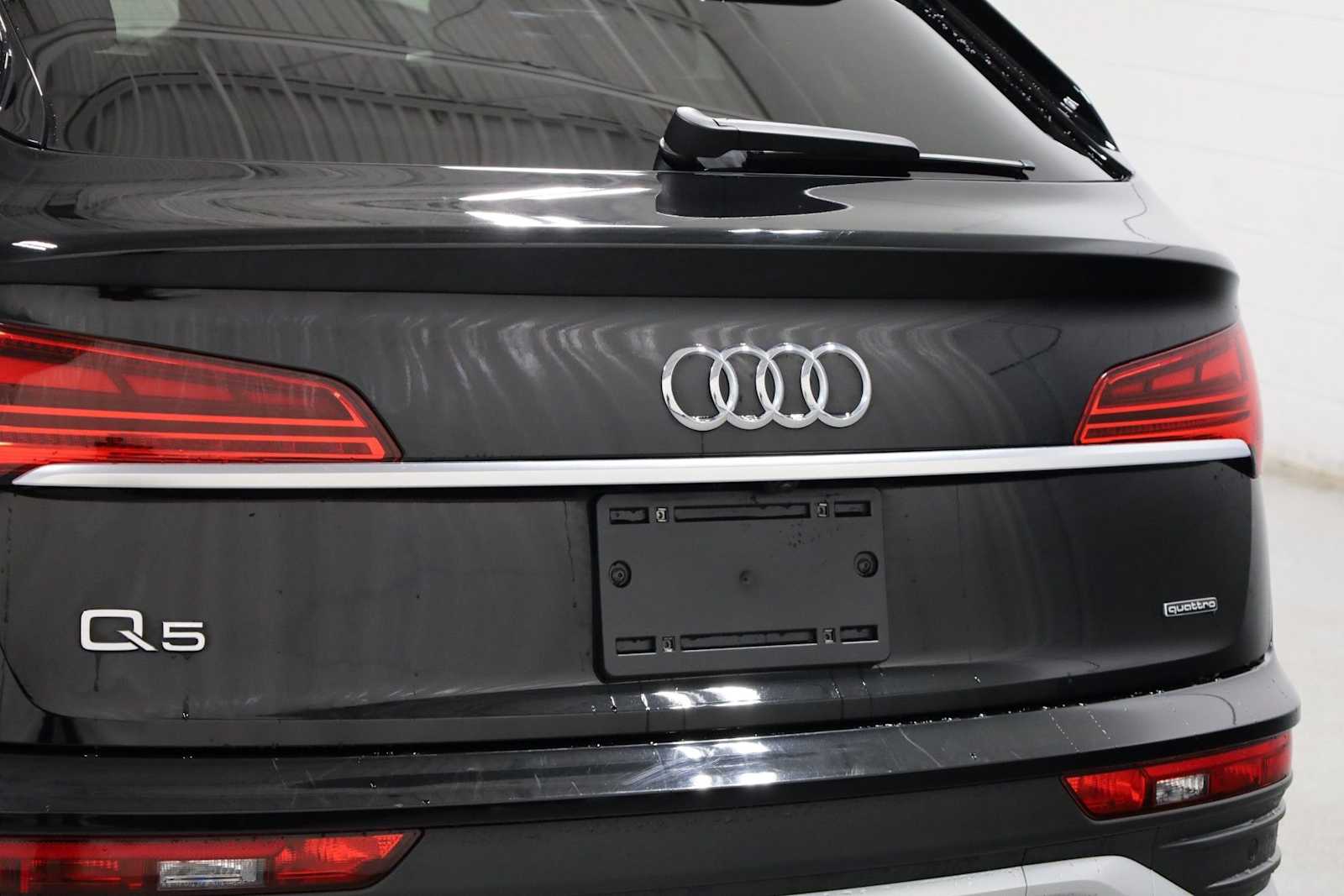 Thumbnail: 2023 Audi Q5 - 8