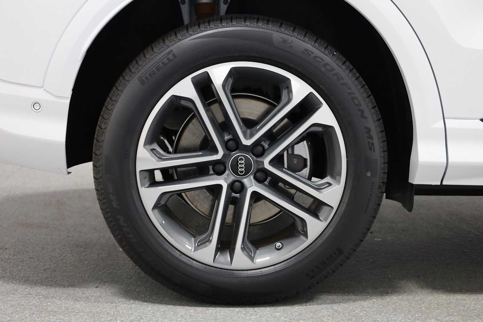 Thumbnail: 2025 Audi Q5 - 33