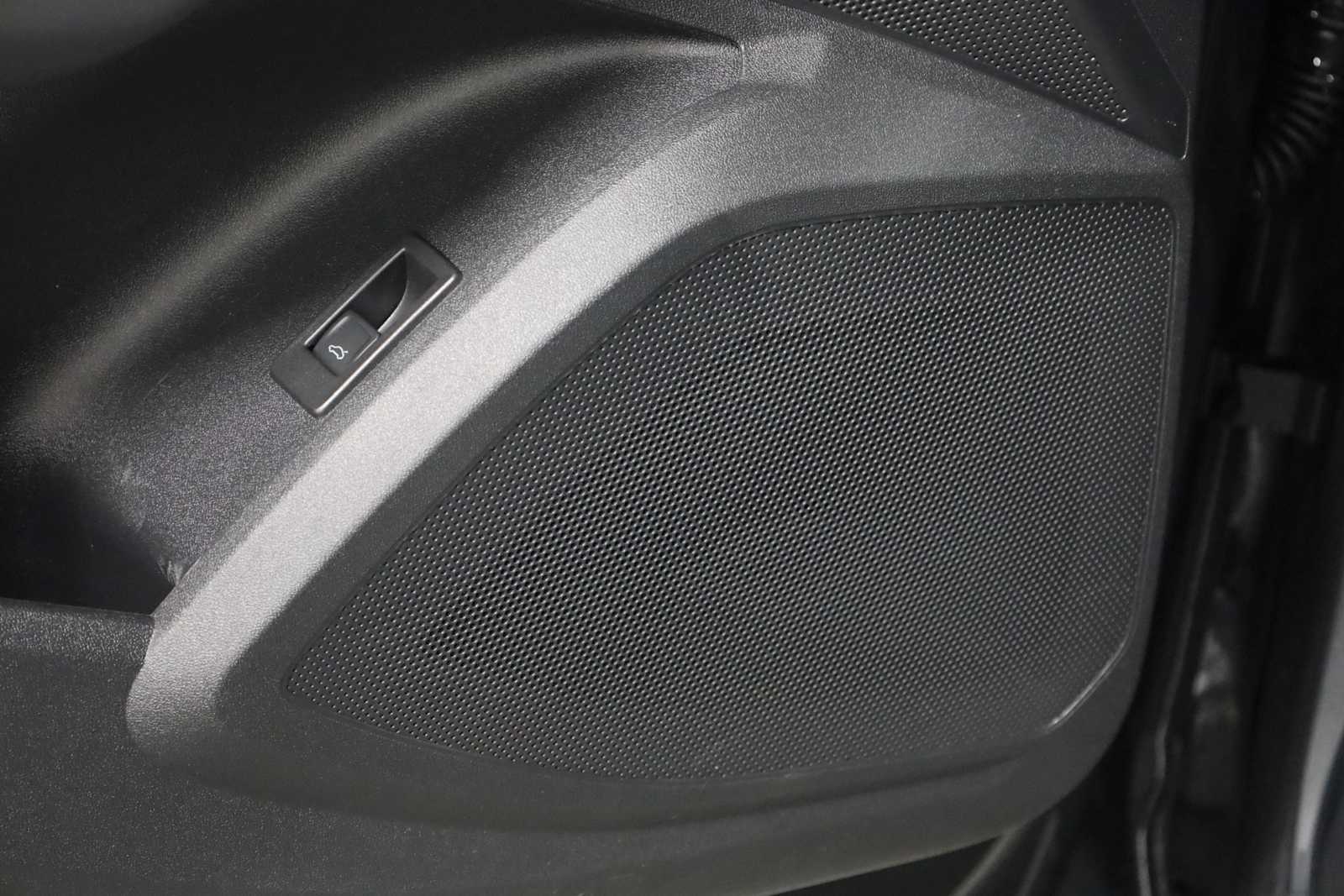 Thumbnail: 2025 Audi Q5 - 17