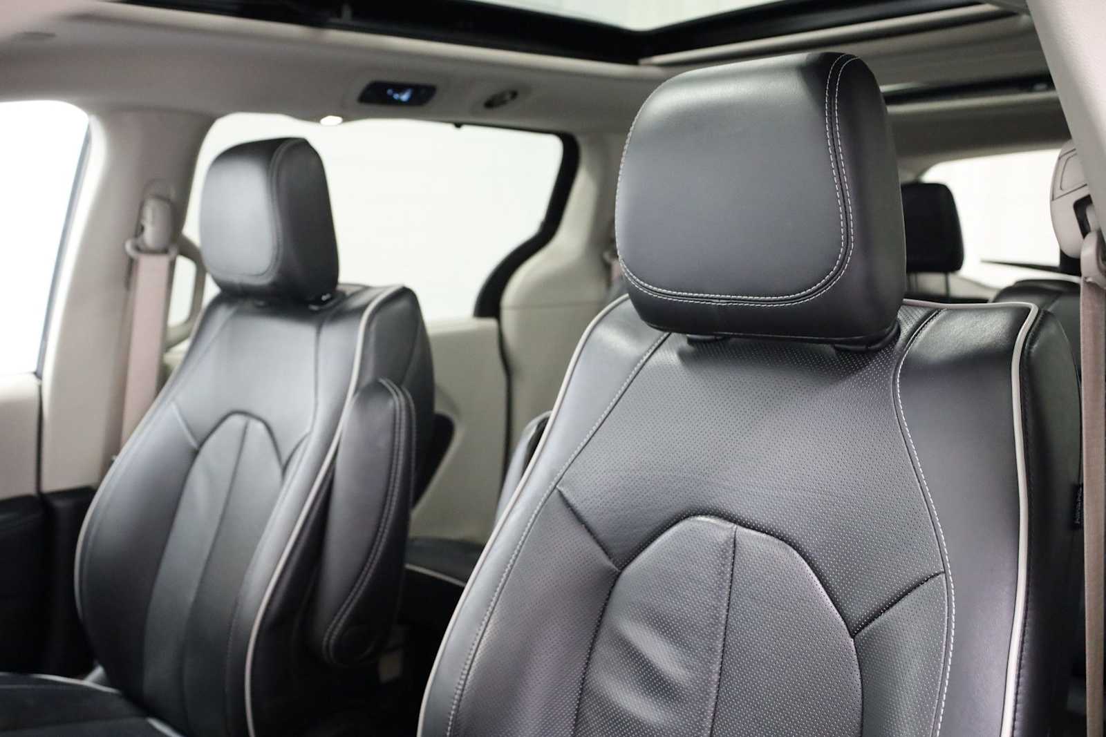 Thumbnail: 2021 Chrysler Pacifica - 17