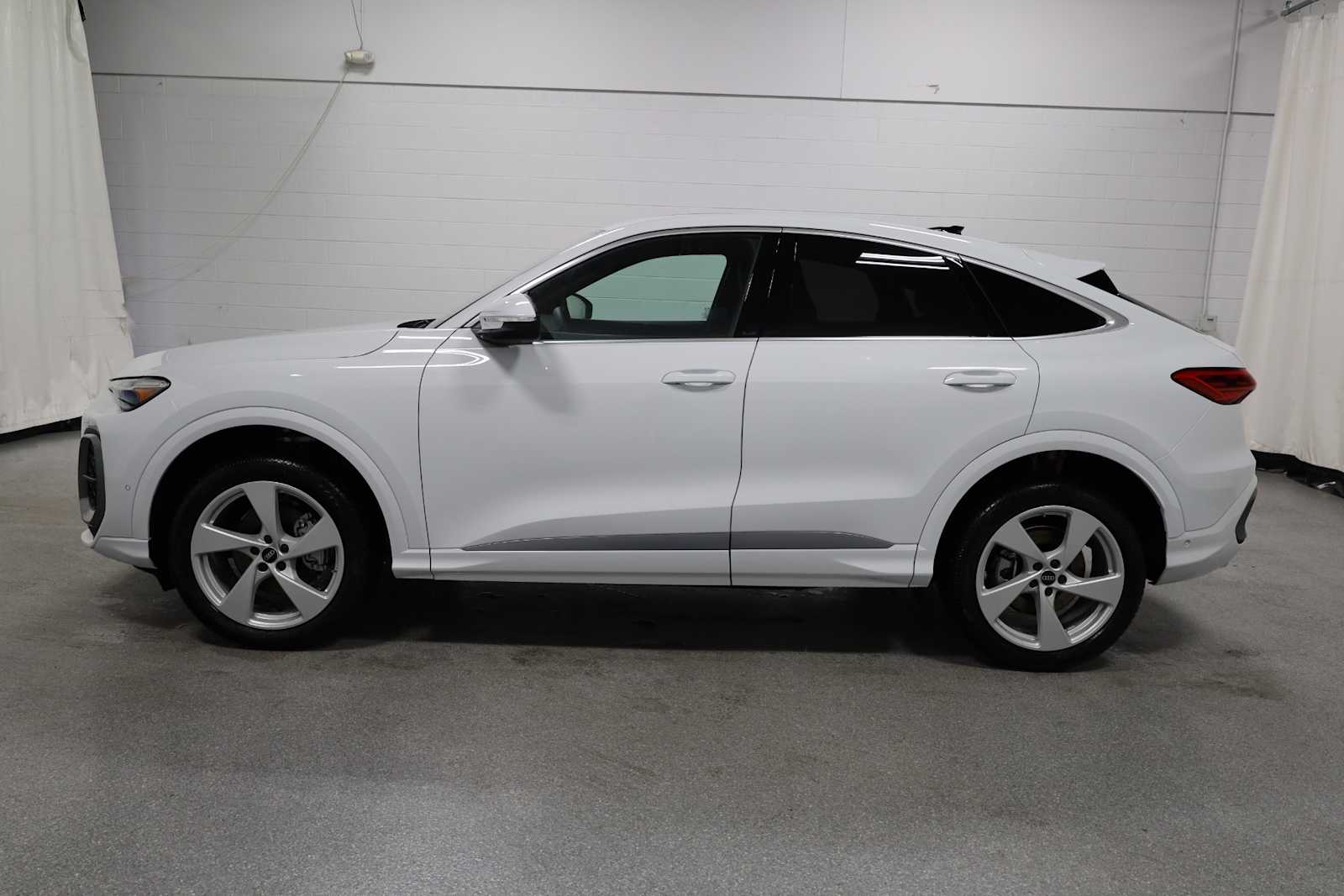 Thumbnail: 2025 Audi Q5 - 2