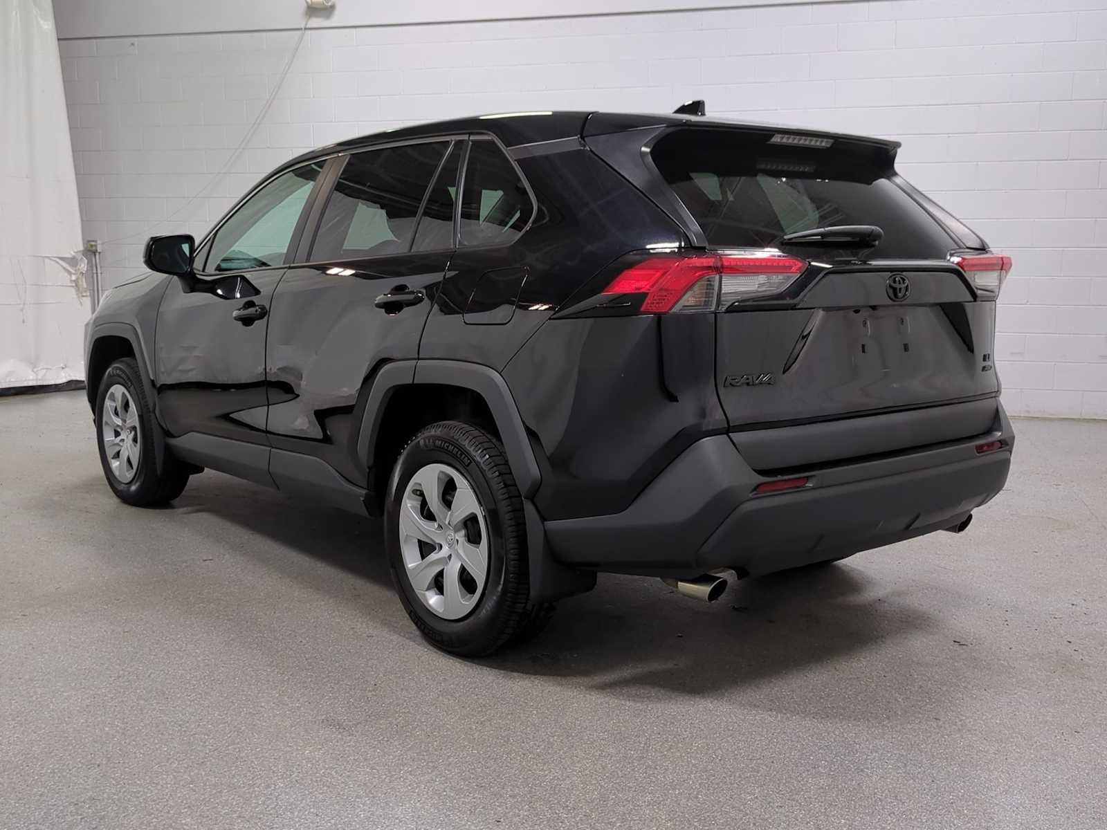 Thumbnail: 2022 Toyota RAV4 - 4