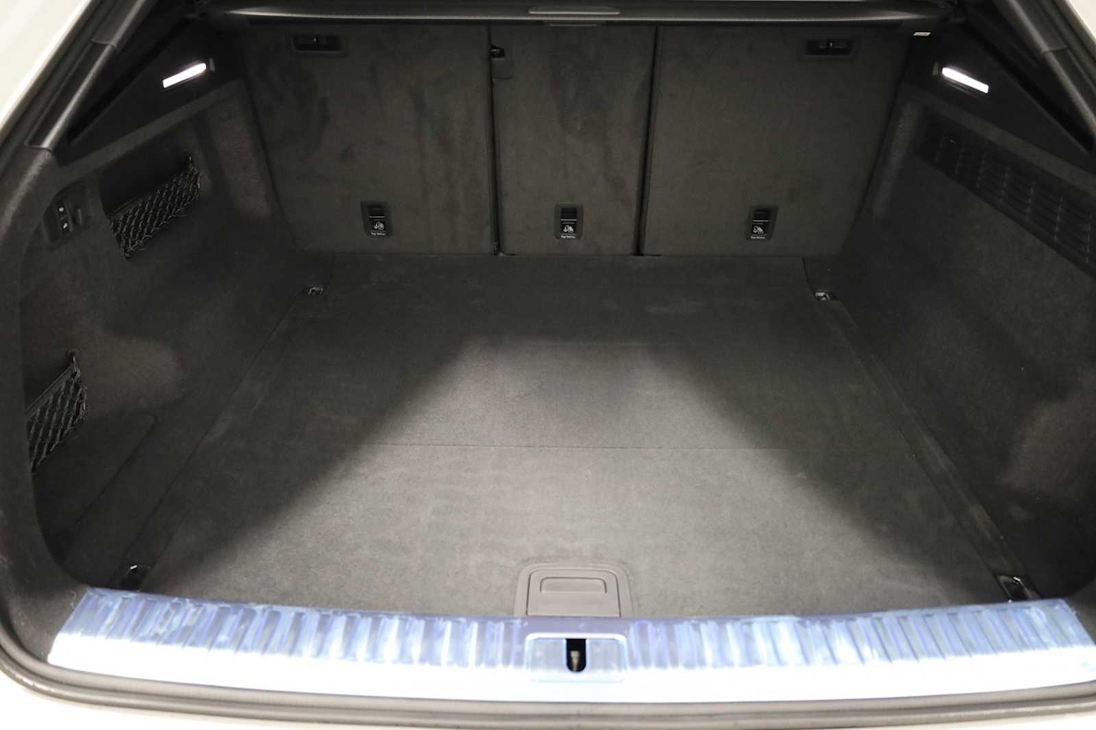 Thumbnail: 2026 Audi Q8 - 38