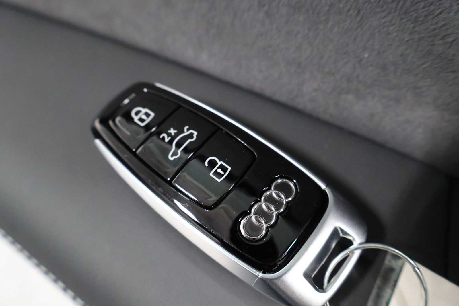 Thumbnail: 2026 Audi SQ8 - 41