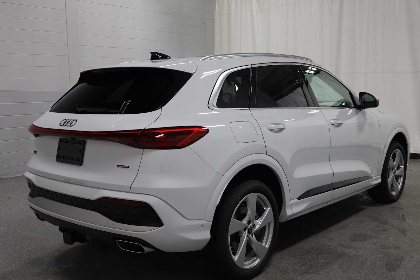 Thumbnail: 2025 Audi Q5 - 9