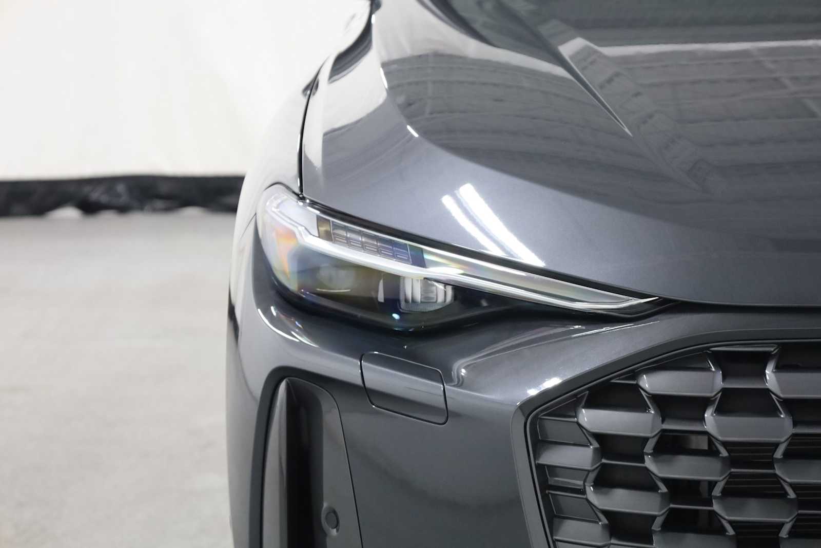 Thumbnail: 2025 Audi Q5 - 15