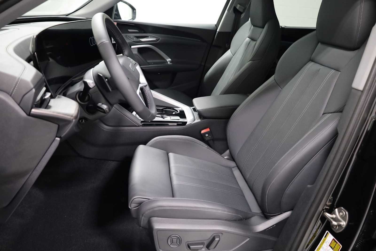 Thumbnail: 2025 Audi Q5 - 5