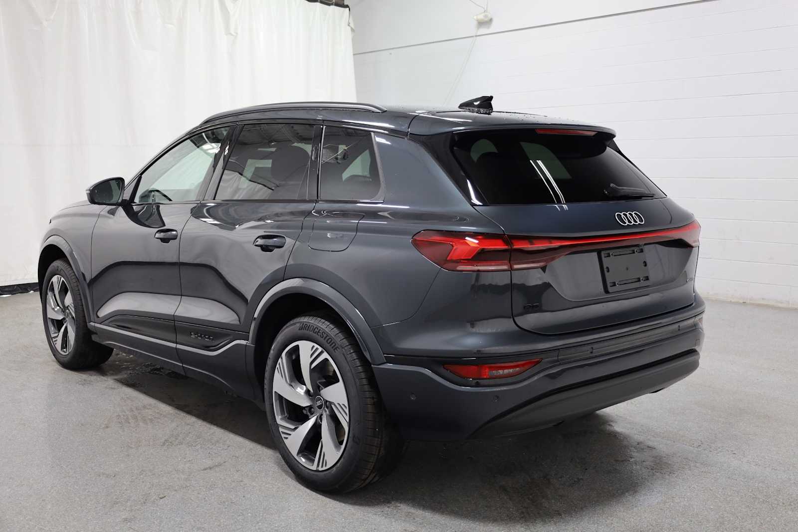 Thumbnail: 2025 Audi Q6 e-tron - 3