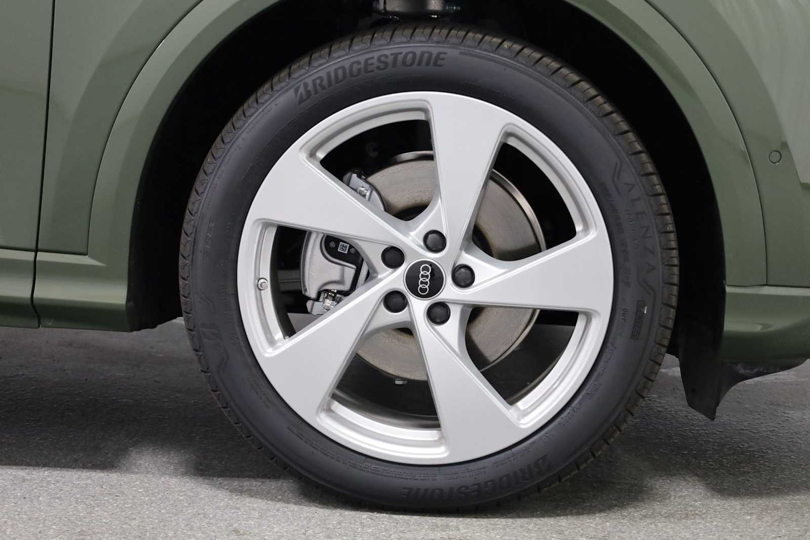 Thumbnail: 2025 Audi Q5 - 12