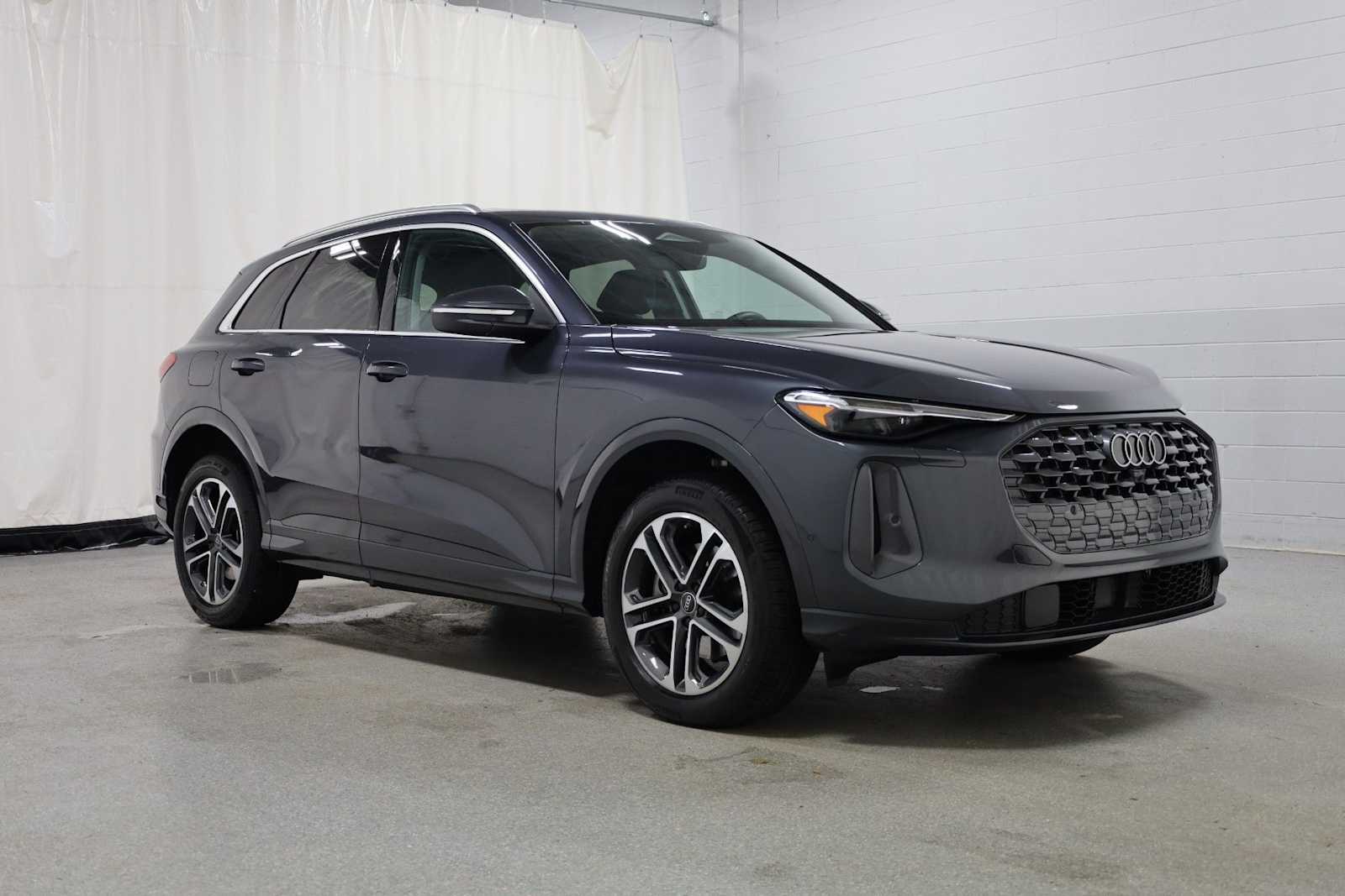 Thumbnail: 2025 Audi Q5 - 13