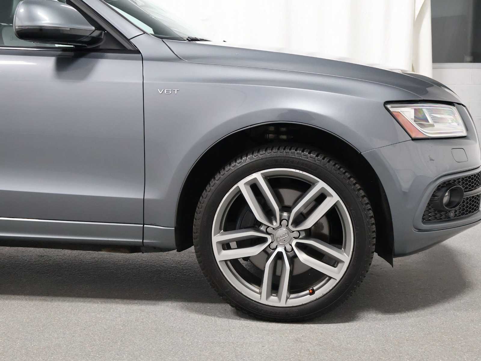 Thumbnail: 2016 Audi SQ5 - 11