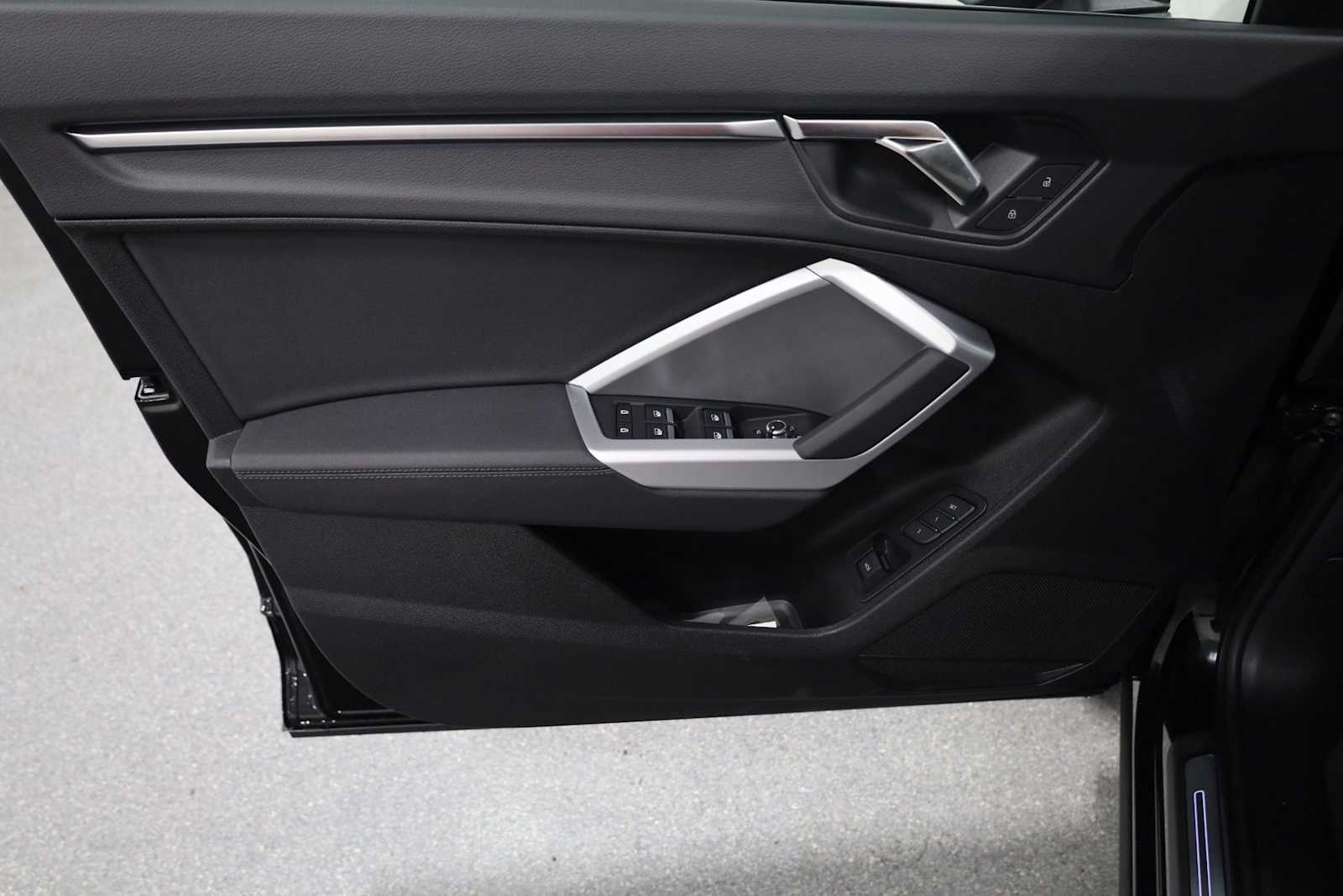 Thumbnail: 2025 Audi Q3 - 16