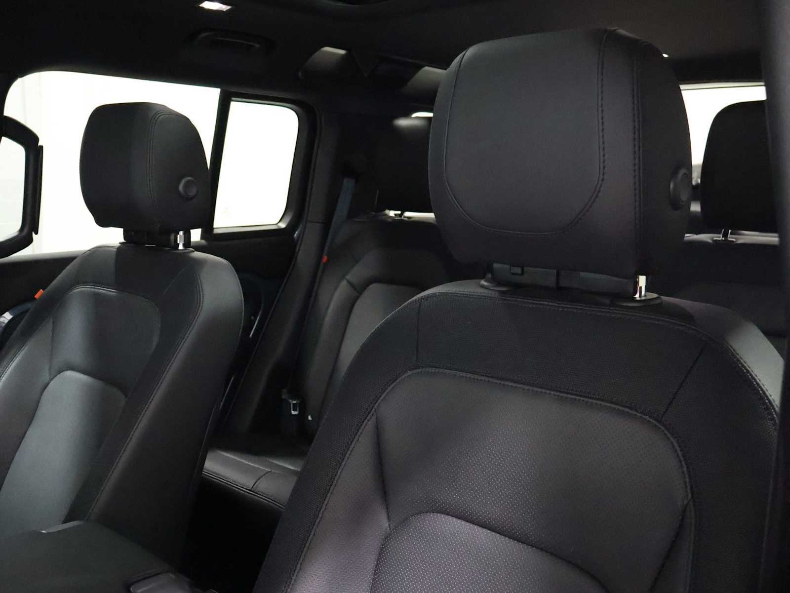 Thumbnail: 2024 Land Rover Defender - 18