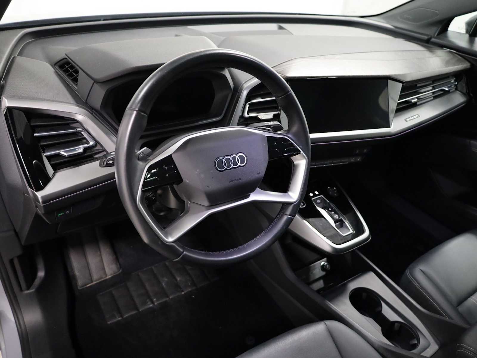 Thumbnail: 2023 Audi Q4 e-tron - 4