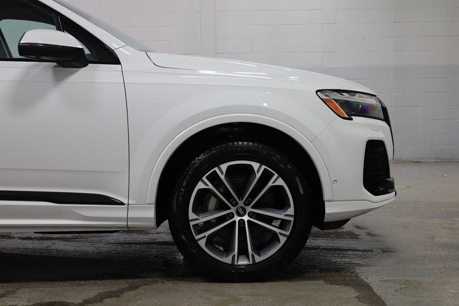 Thumbnail: 2026 Audi Q7 - 11