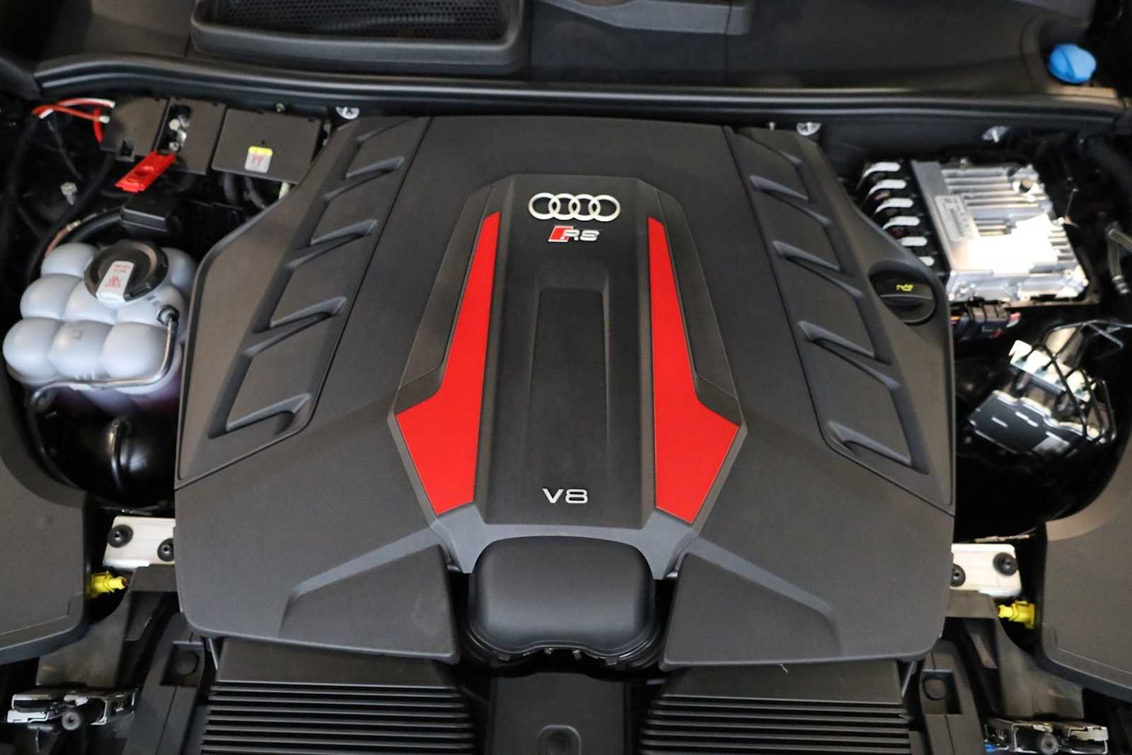 Thumbnail: 2026 Audi RS Q8 - 39