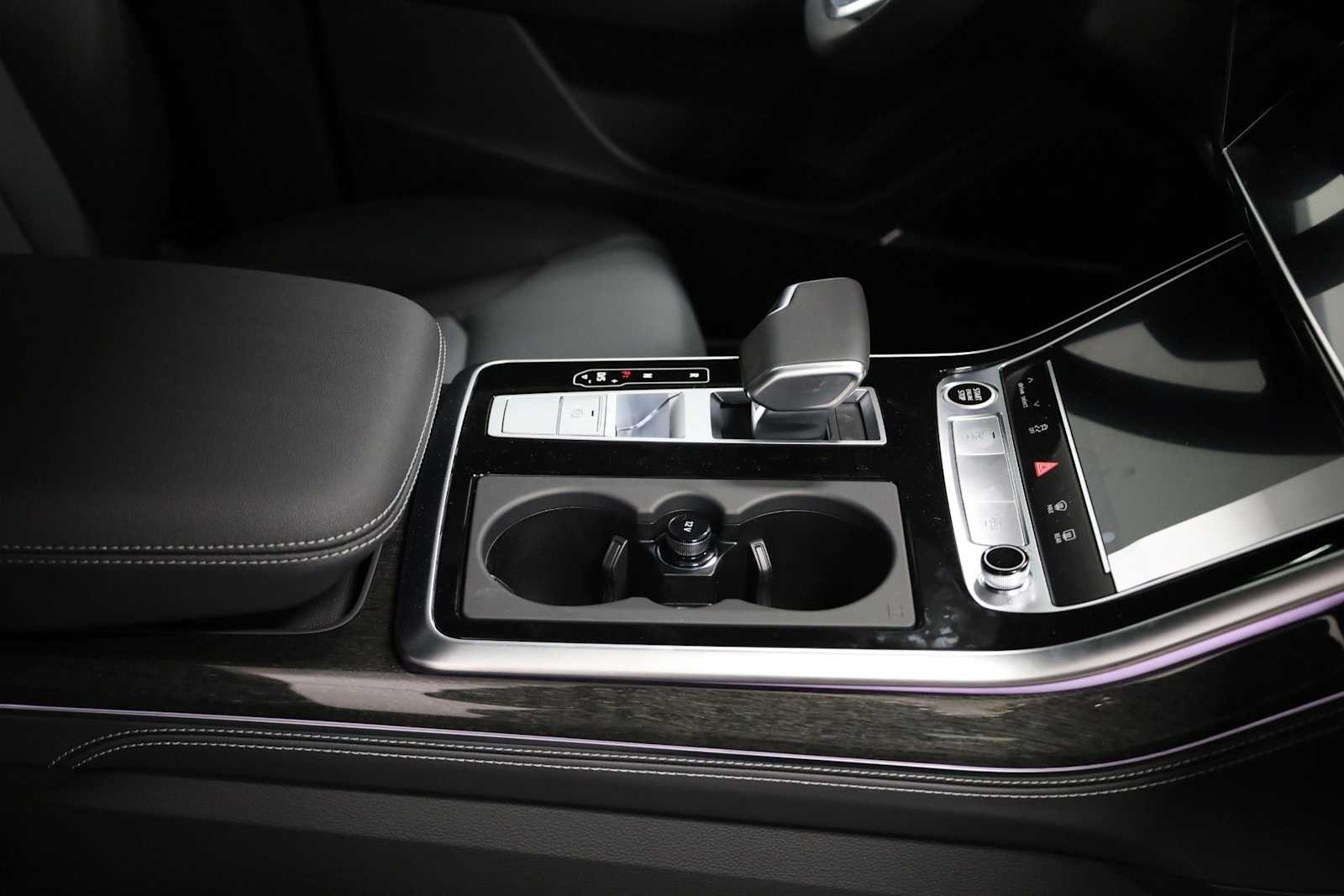 Thumbnail: 2026 Audi Q8 - 20