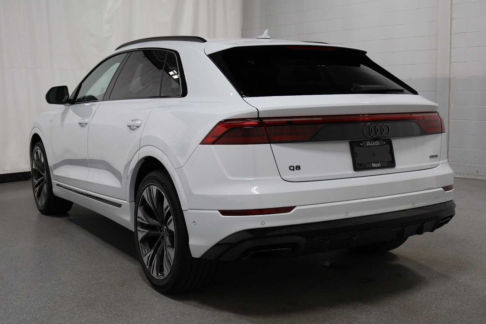 Thumbnail: 2025 Audi Q8 - 3