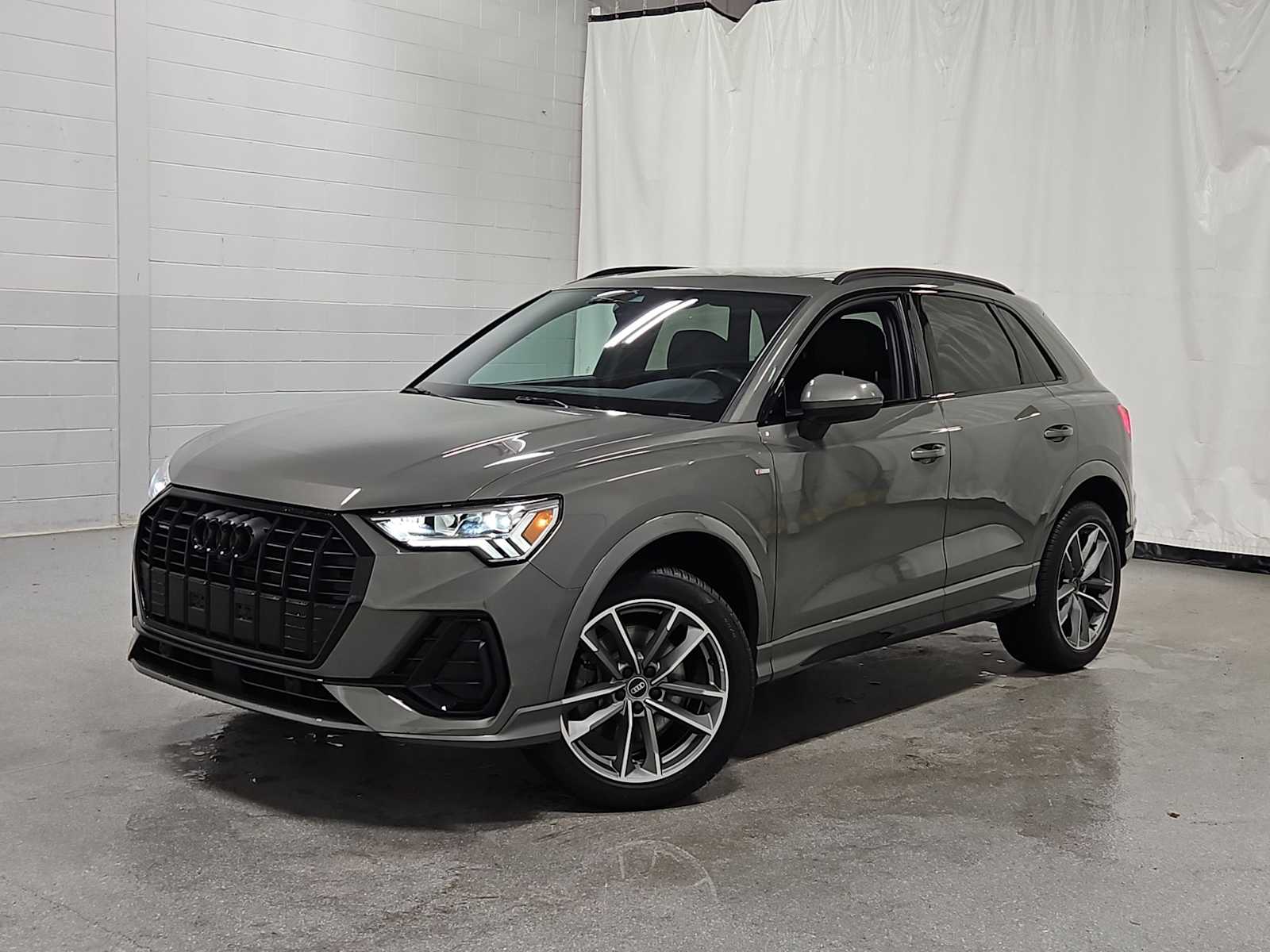 Thumbnail: 2023 Audi Q3 - 2