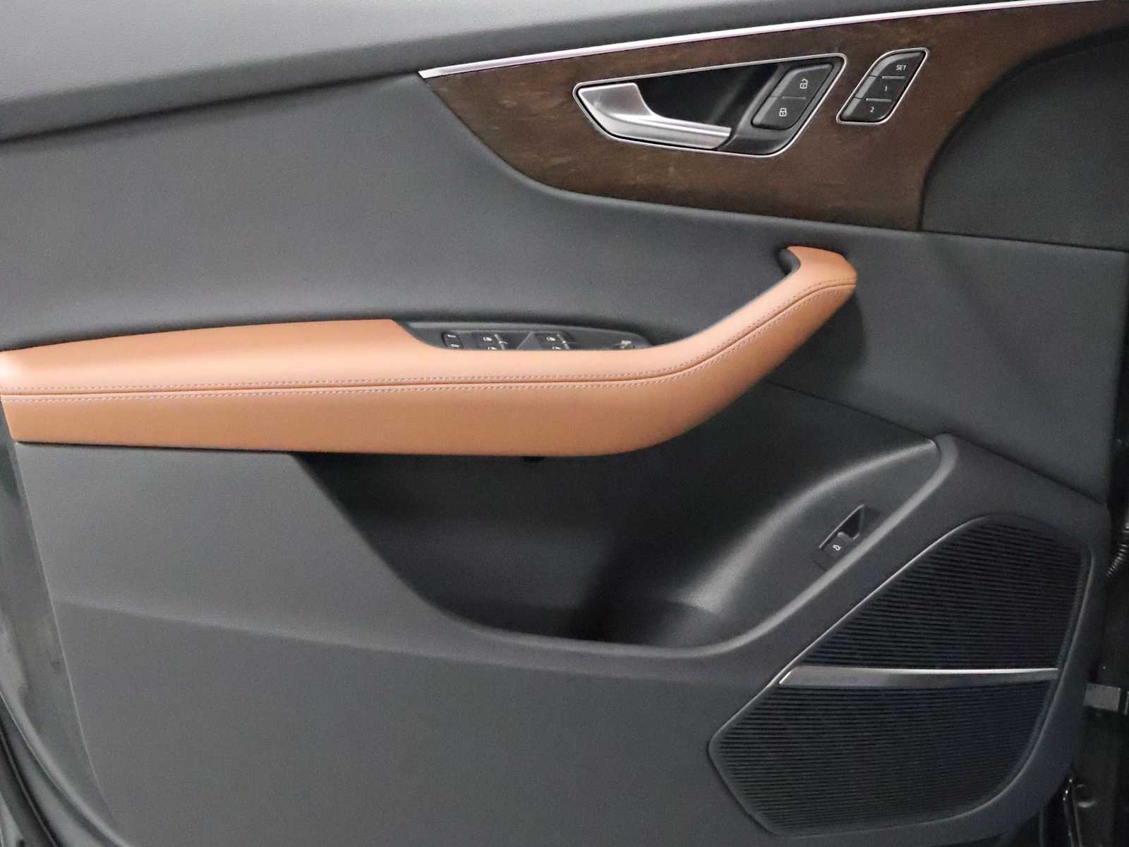 Thumbnail: 2026 Audi Q8 - 16